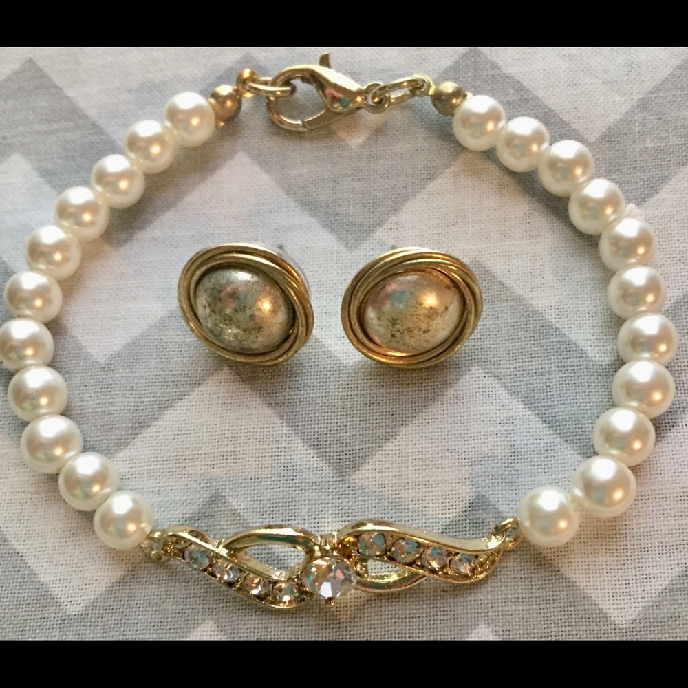 Pearl bracelet ivory gold, gold pearl earrings!